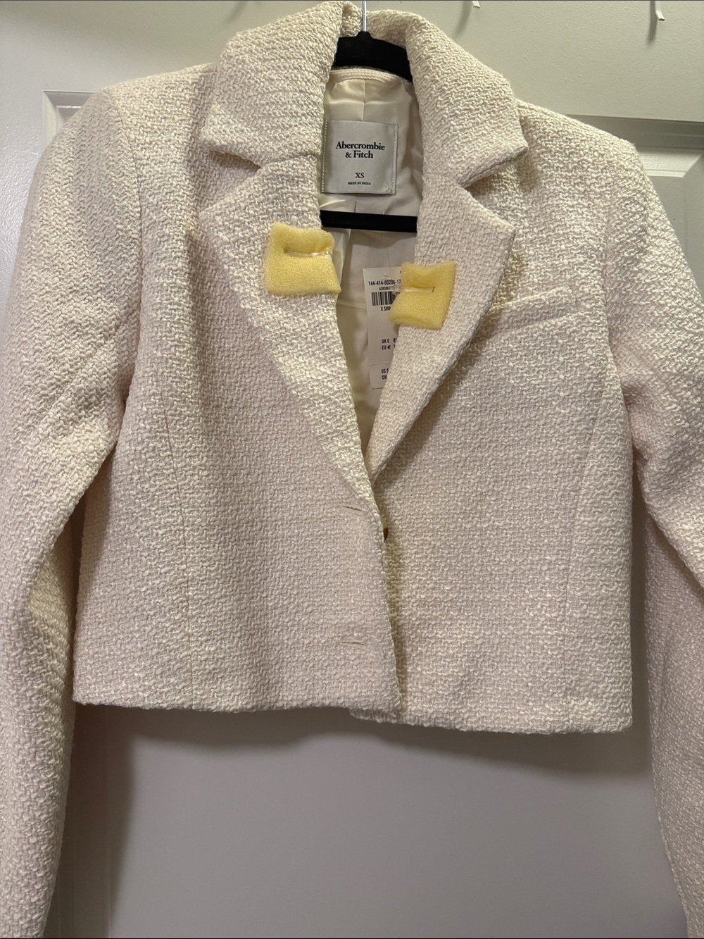 Abercrombie & Fitch Cream Bouclé Cropped Blazer with Yellow Accent - Picture 2 of 4